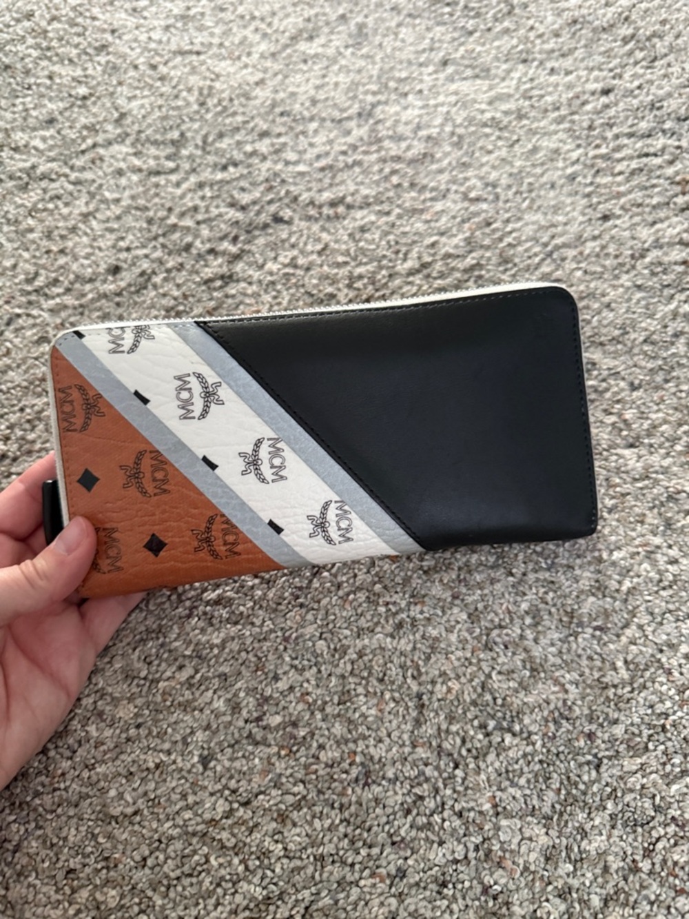 MCM Visetos Monogram zip-around wallet - Picture 3 of 14